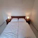 Me Living - - Stadtnaehe Apartment