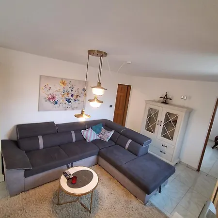 Me Living - - Stadtnaehe * Pula