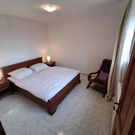 Me Living - - Stadtnaehe Pola