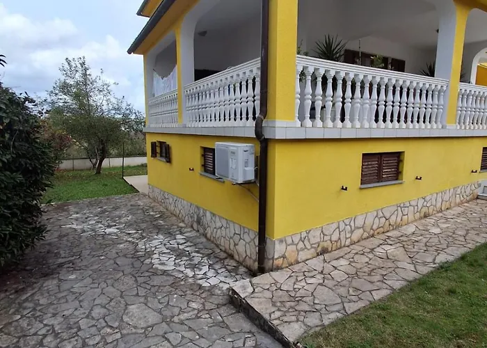 Me Living - - Stadtnaehe Pola