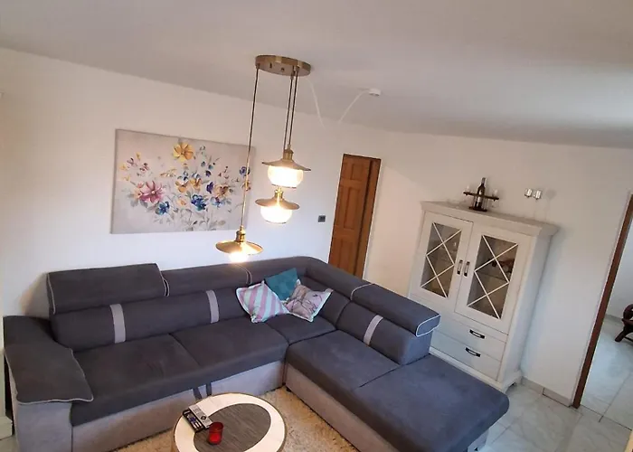 Me Living - - Stadtnaehe * Pola