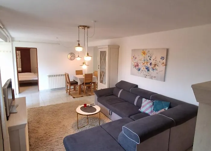 Me Living - - Stadtnaehe * Pola