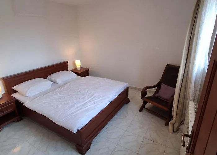 Me Living - - Stadtnaehe Pola