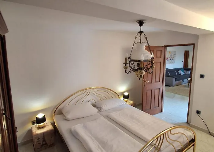 Me Living - - Stadtnaehe Pola